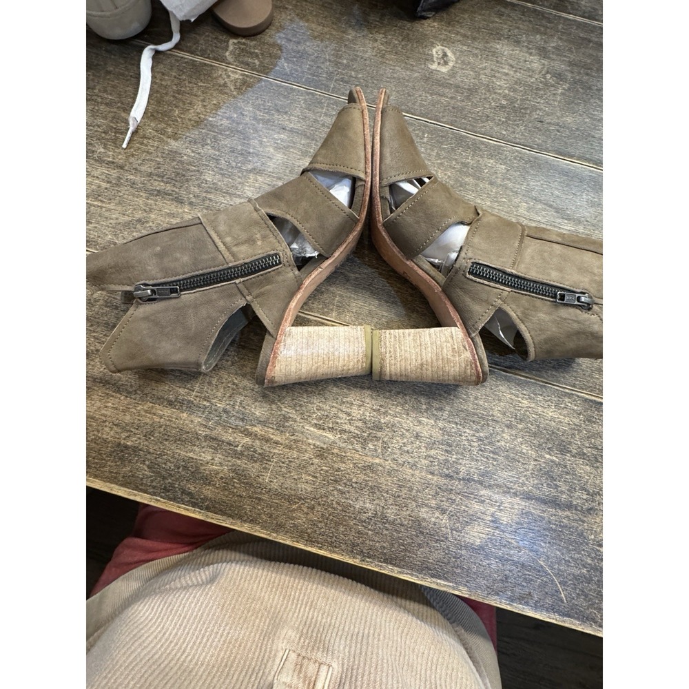 Free People Effie Nubuck Cut Out Block Heel Bootie Size 38 US 7.5 Taupe Peep Toe - Picture 7 of 12